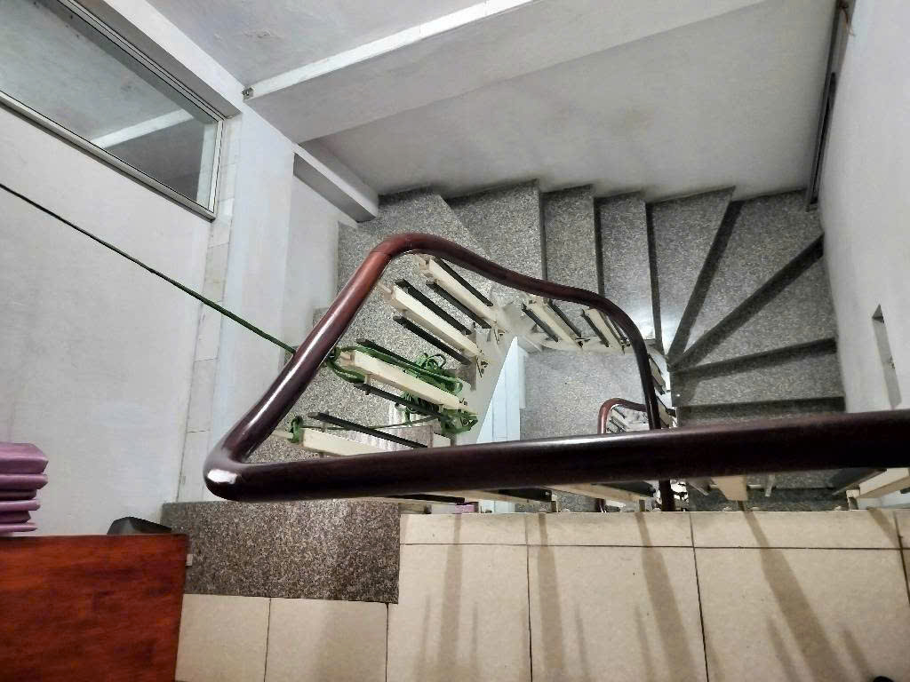 MẶT PHỐ ĐỐNG ĐA - SÁT NGÃ 6 Ô CHỢ DỪA - Ô TÔ, KINH DOANH SẦM UẤT - CHO THUÊ CỬA HÀNG KINH DOANH ỔN ĐỊNH